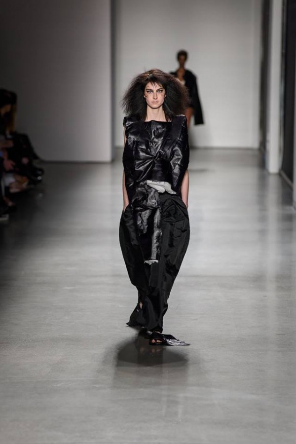 FASHION VICTIM NOT JUST A LABEL